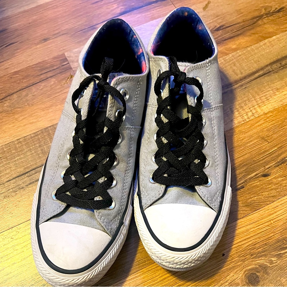 Womens light gray converse, size 9